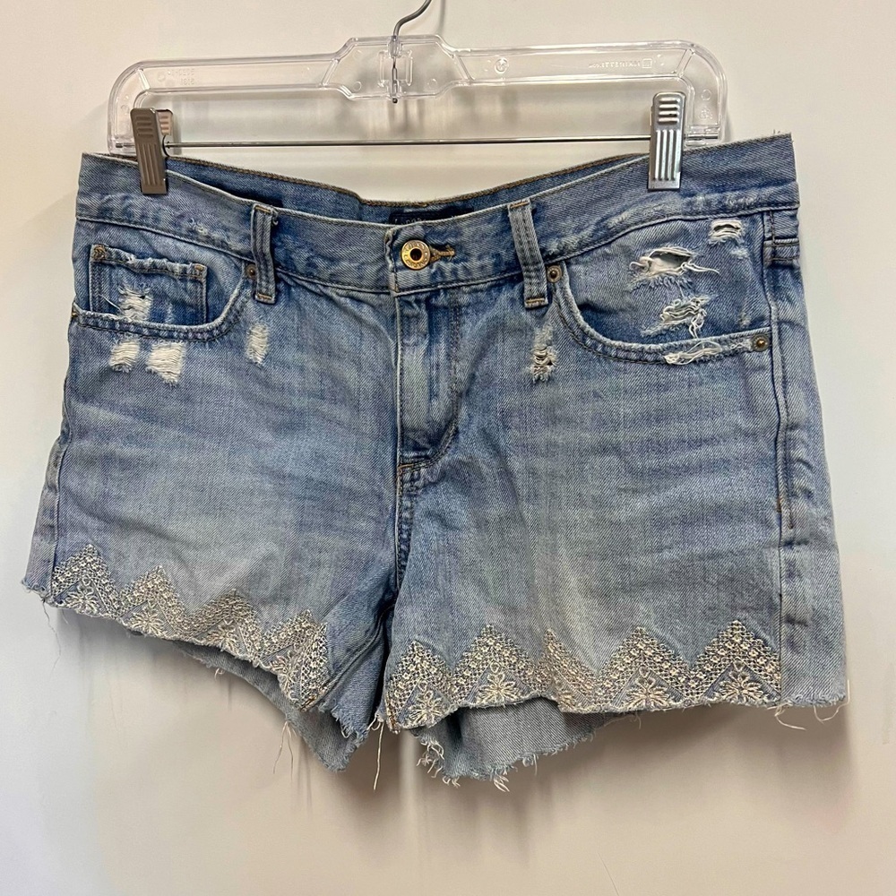 Lucky Brand The Cutoff Embroidered Light Denim Shorts size 8/29